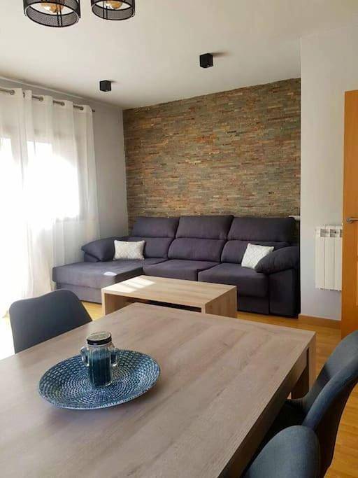 Gîte pour 4 personnes, avec Balcon ainsi que Jacuzzi et Vue dans Ribera de Cardós