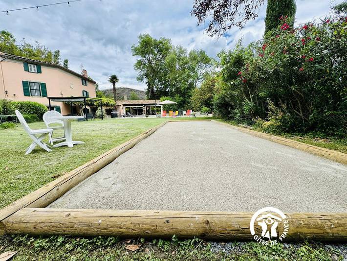 Gîte pour 15 personnes, avec Terrasse ainsi que Jardin et Piscine à Carcassonne - 4