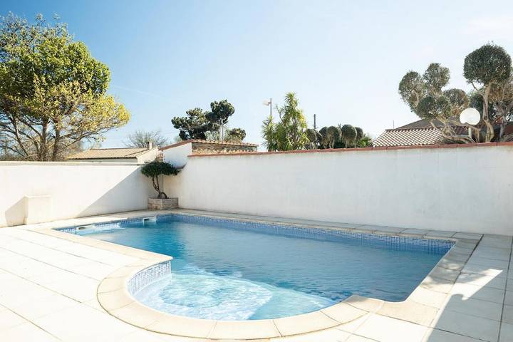 Location de vacances pour 8 personnes, avec jardin et piscine à Coursan