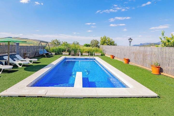 Cubo's Casa Rural Villa Los Mellizos / escalada / Caminito del Rey / piscina privada in Ardales, Provincia de Málaga