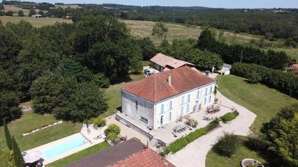 Chambre d’hôte pour 2 personnes, avec piscine ainsi que jardin et sauna, animaux acceptés en Charente