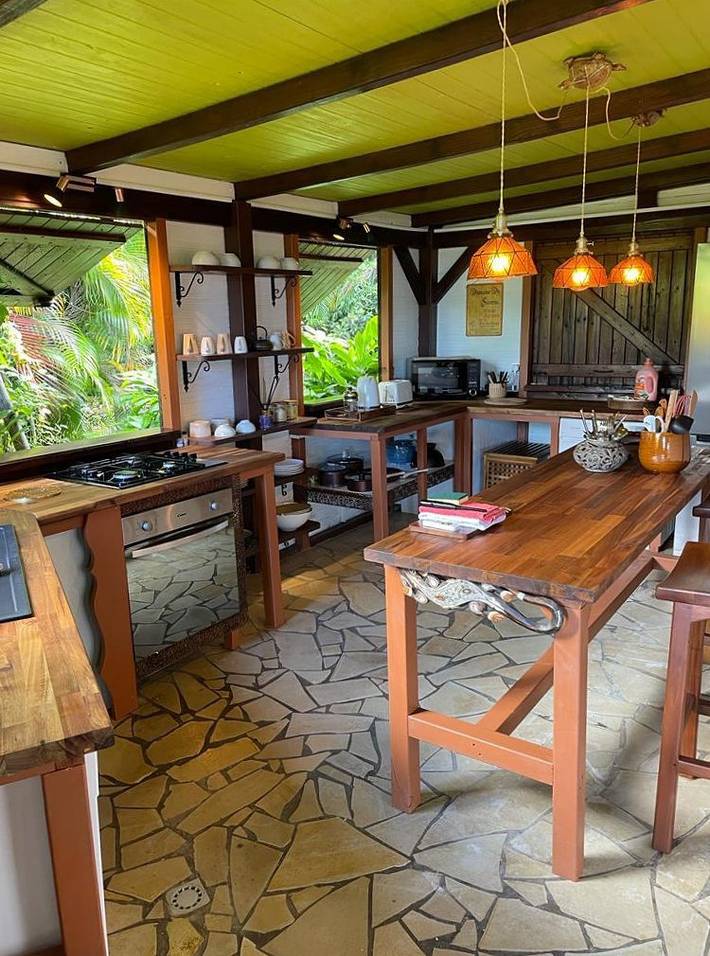 Gîte pour 4 personnes, avec terrasse ainsi que jardin et piscine