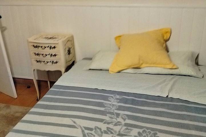 2 Bed Flat - Sleeps 4 - Parking - Wifi in Fuenmayor, La Rioja Province