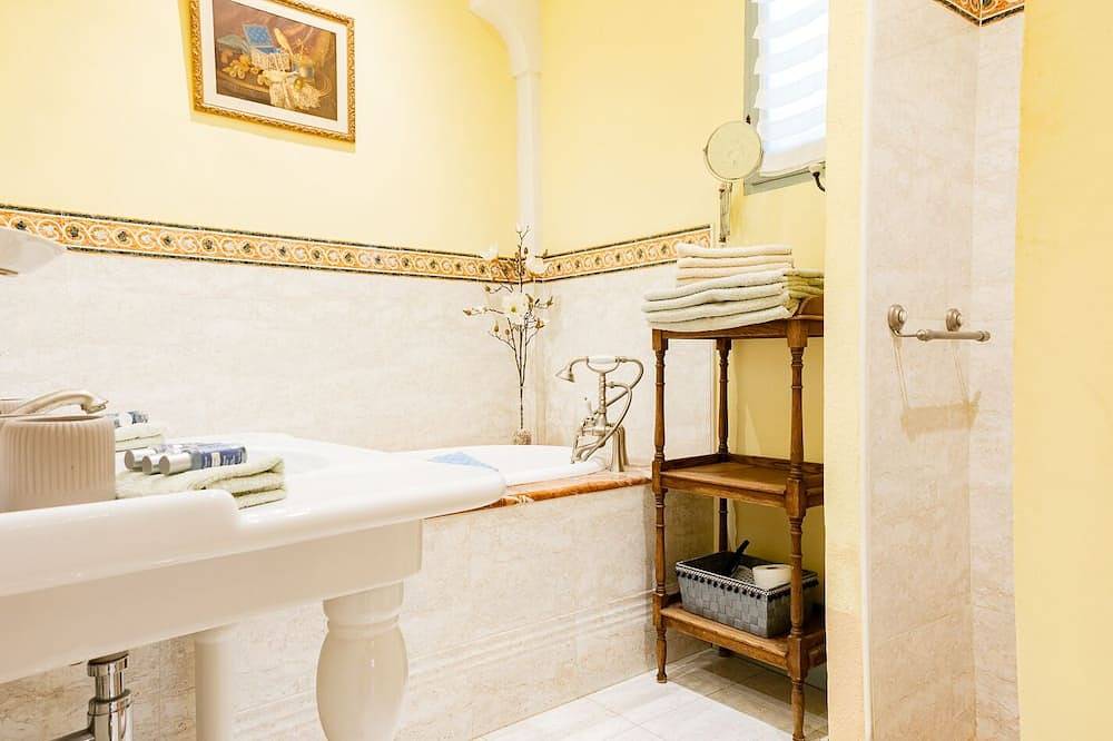 A romantic cottage for two in Loriol-du-Comtat, Vaucluse