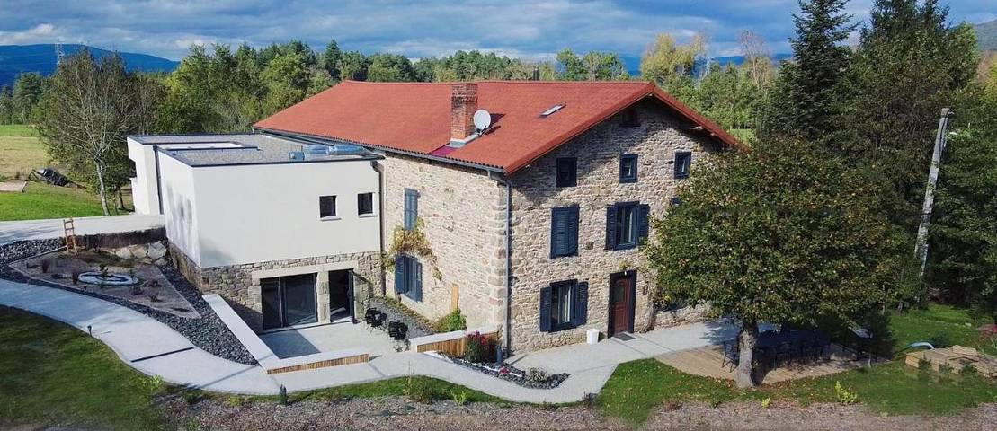 Gîte pour 21 personnes, avec sauna ainsi que vue et jardin à Dore-l'Église