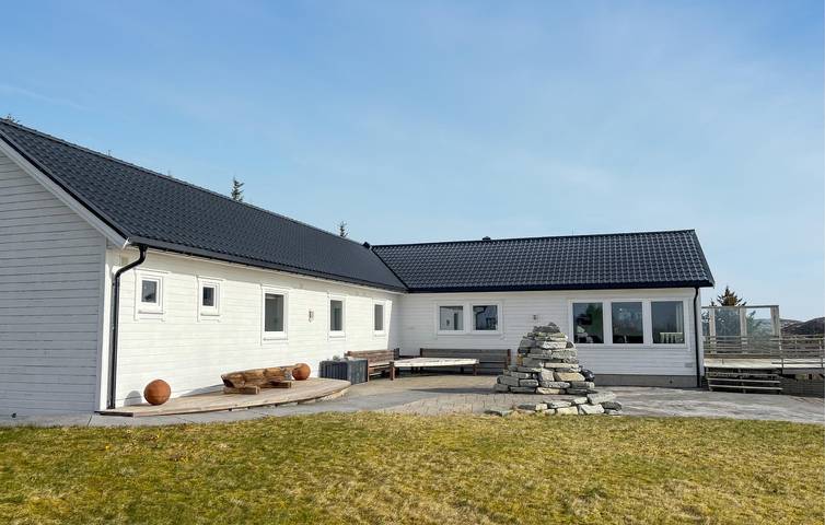 Ferienhaus für 14 Personen, mit Terrasse und Garten sowie Ausblick in Frøya