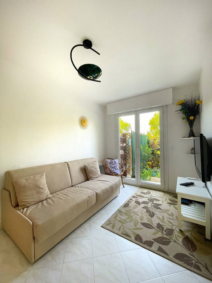 Gîte pour 4 personnes, avec jardin, adapté aux familles dans Plage du Port Fréjus - 2