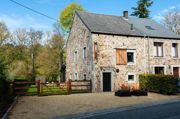 Gîte pour 8 personnes, avec vue et jardin dans Mormont