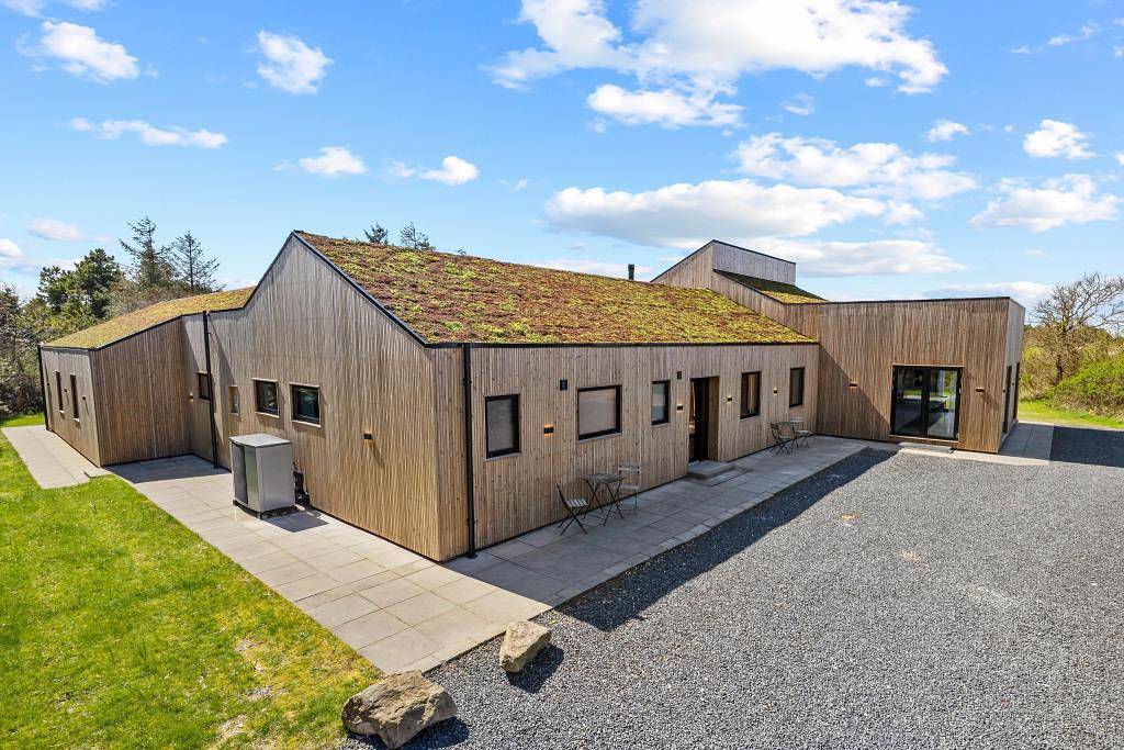 5-star activity holiday home with outdoor wellness facilities – sleeps 14 in Blavand, Región de Varde