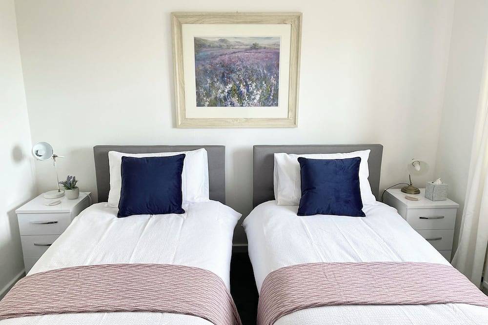 Comfortable & Spacious Entire Holiday home in Llanelli.  Pet Friendly. in Llanelli, Carmarthenshire
