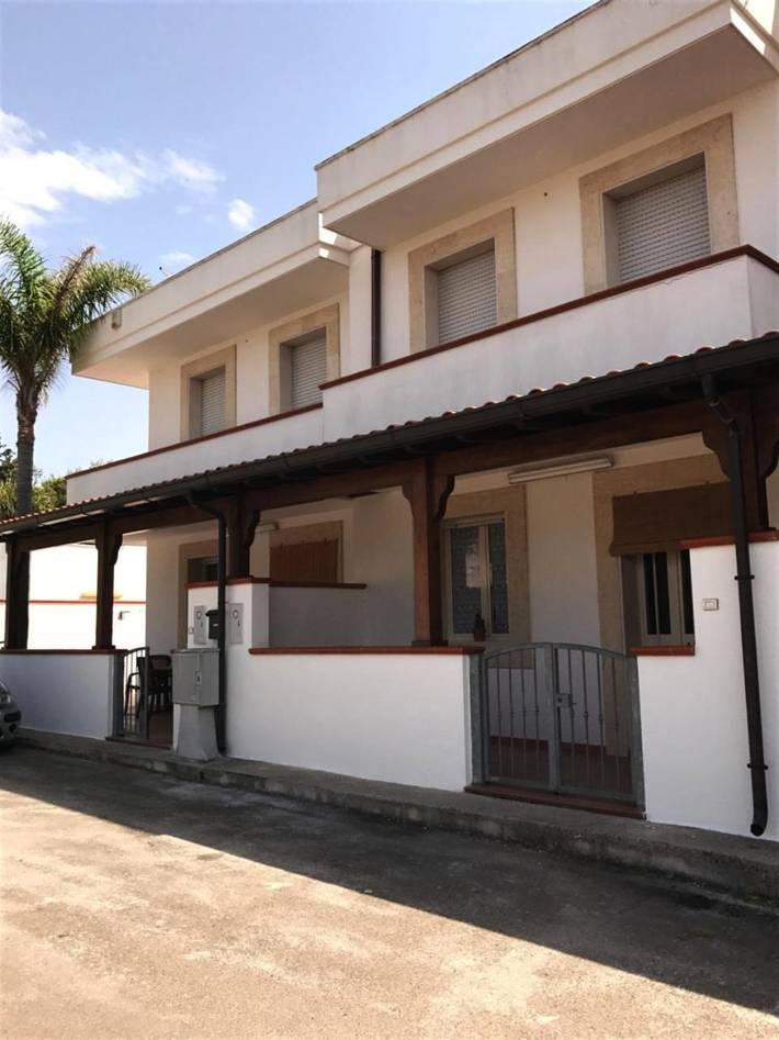 Casa vacanza per 6 persone, con Balcone e Terrazza nonché Giardino e Panorama a Specchiarica
