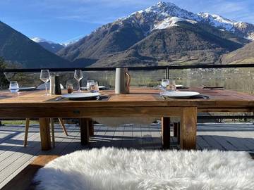 Maison de campagne pour 12 personnes, avec jardin et vue, animaux acceptés à Grézian