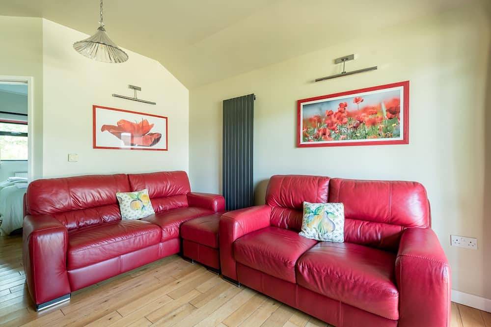 Bath & West lodge - sleeps 4/5 with private hot tub in Cheddar, Somerset