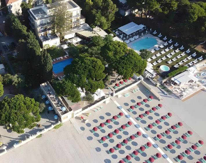Hôtel pour 4 personnes, avec vue ainsi que piscine et jardin, animaux acceptés