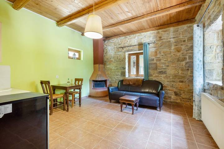Hel enrumslägenhet, Studio Apartment 'Akros Oreon, Omalos' with Mountain View, Private Terrace and Wi-Fi in Iraklio-Heraklion region