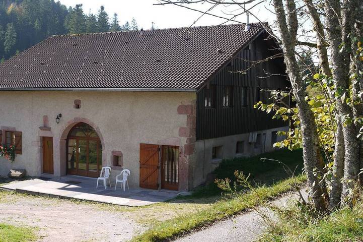 Gîte pour 13 personnes, avec Terrasse et Jardin à Le Tholy