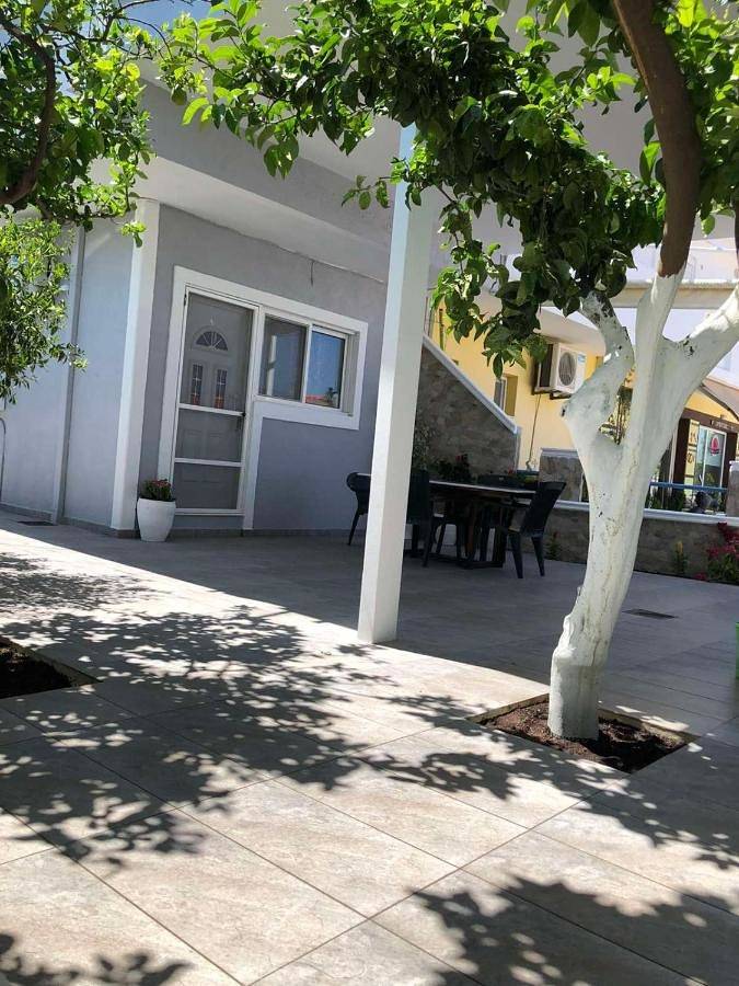 Ferienwohnung für 4 Personen, mit Terrasse und Garten in Faliraki - 2