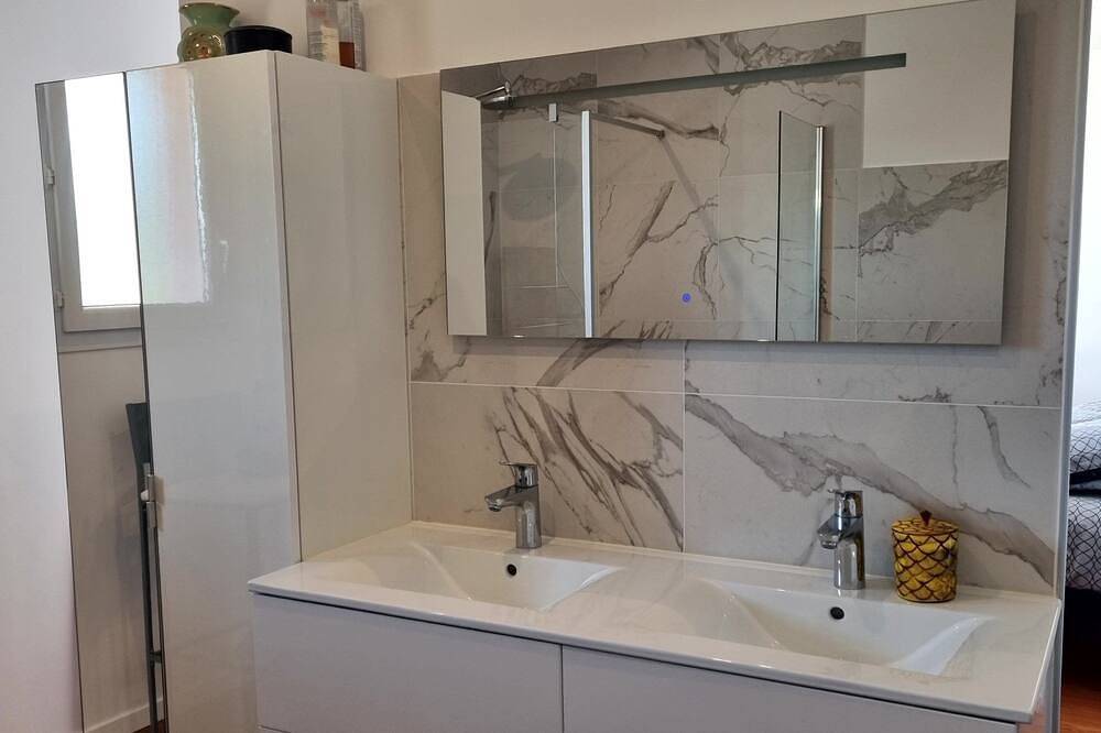 Large 3-bedroom single-storey villa with swimming pool in Camps-la-Source, Brignoles Region