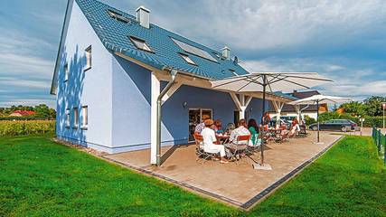 Ferienhaus für 12 Personen, mit Pool und Garten in Brandenburg