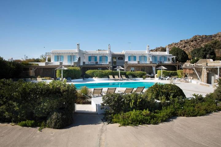 Villa for 11 people, with ocean view and balcony as well as garden in Mykonos