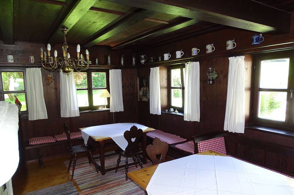 voormalige boerderij op een open plek, foto 10