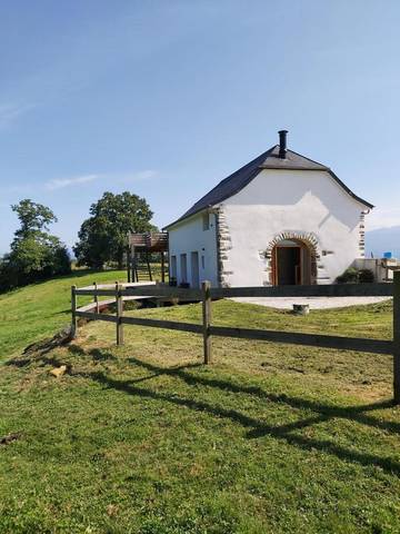 Cottage pour 4 personnes, avec vue ainsi que jardin et terrasse à Escou