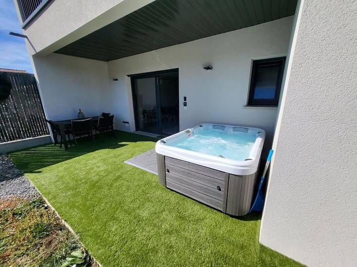 Appartement de vacances pour 6 personnes, avec Jacuzzi et Terrasse ainsi que Jardin et Vue à Jussac