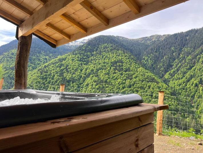 Chalet pour 6 personnes, avec Balcon et Jacuzzi ainsi que Terrasse et Vue