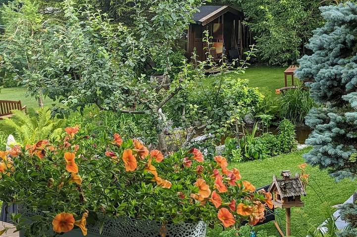 Ganze Wohnung, Idyllisches und lichtdurchflutetes Ferien-Studio mit Bergblick und Bachrauschen in Eurasburg, Starnberger See