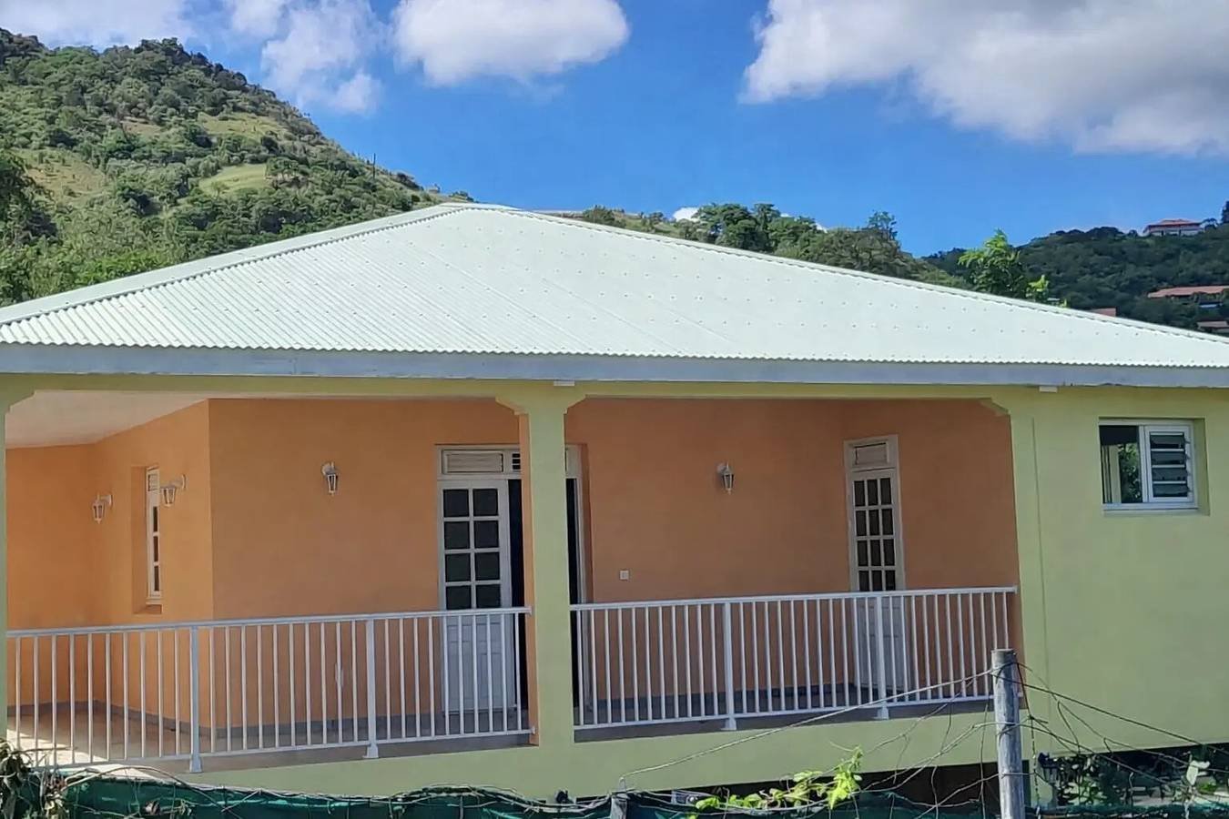 Maison de vacances 'Thesunshine' avec vue mer, Wi-Fi et climatisation in Les Anses-d'Arlet, Martinique