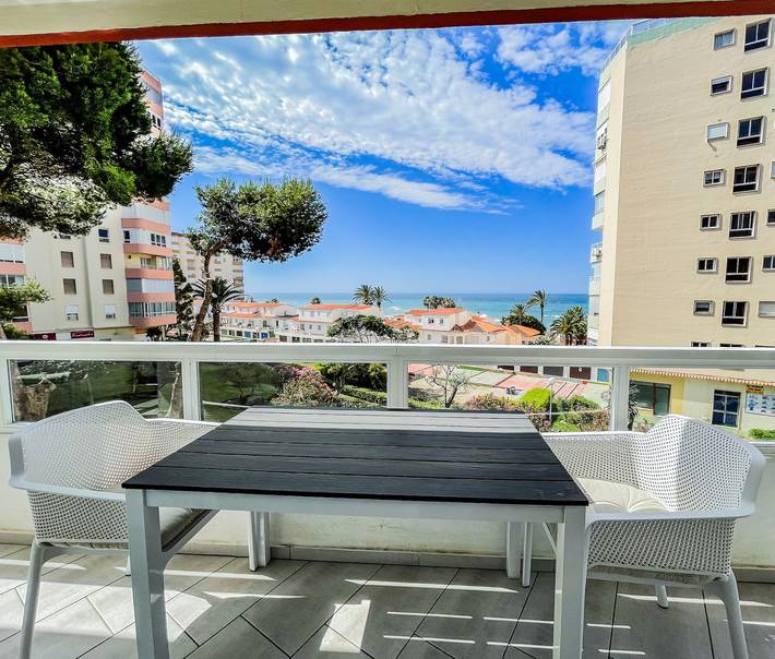 Ganze Wohnung, Apartment Front Americano nahe Strand mit Meerblick und Pool in Torrox Costa, Torrox
