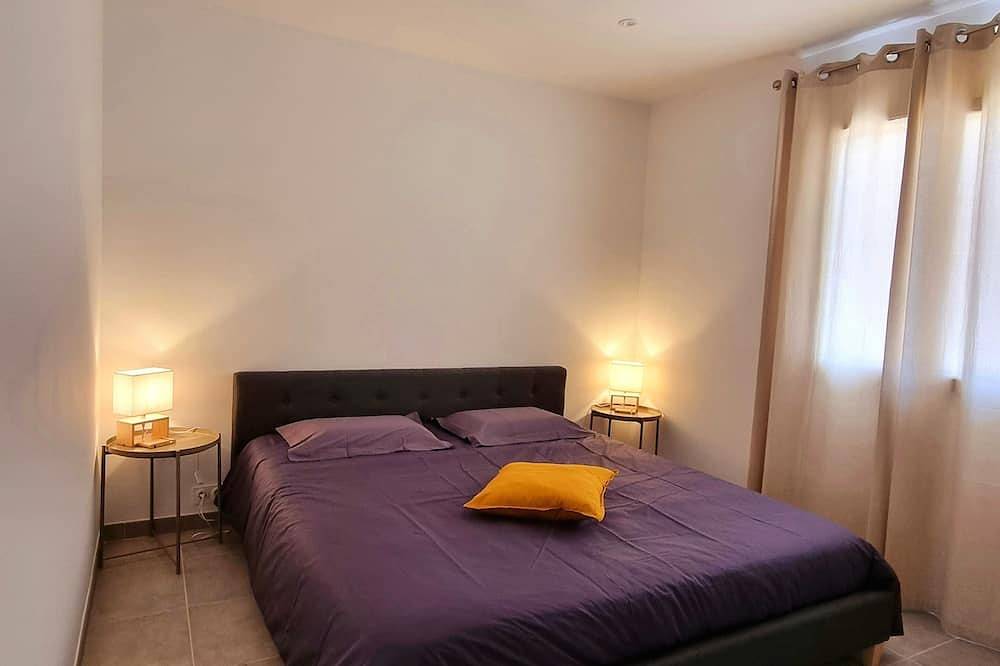 Goudargues Villa Hestia, villa avec piscine à 300m du centre, parking privé. in Goudargues, Région de Nîmes