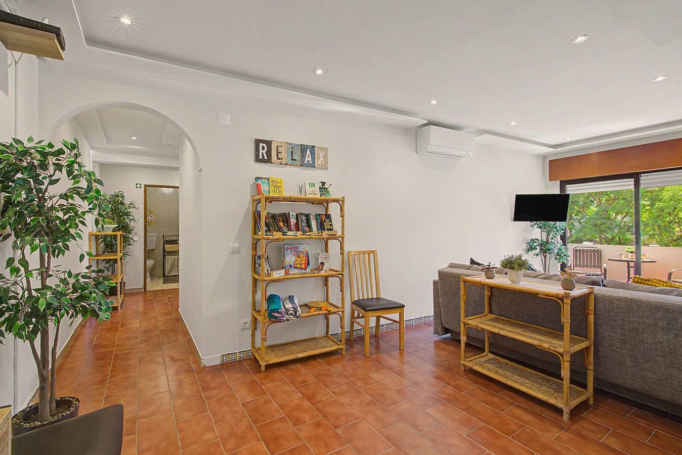 Ganze Wohnung, Apartment 'Good Vibes Quarteira' mit Balkon, Wlan und Klimaanlage in Cavacos, Quarteira