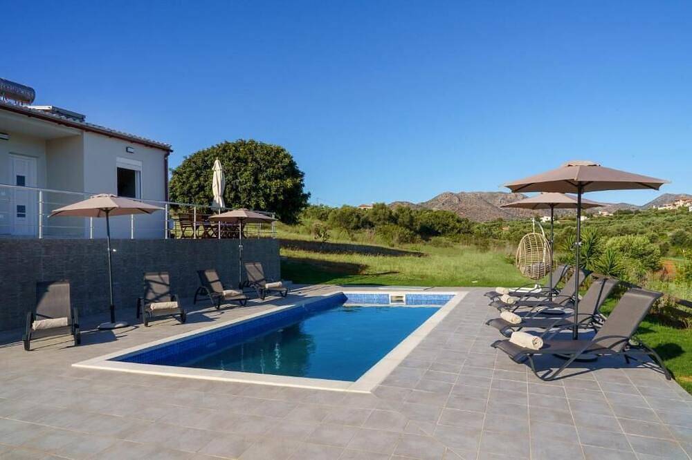 Ganze Wohnung, Deatached apartment with shared pool in Tersanas Chania 2 minutes from the beach in Chorafakia, Akrotiri (Chania)