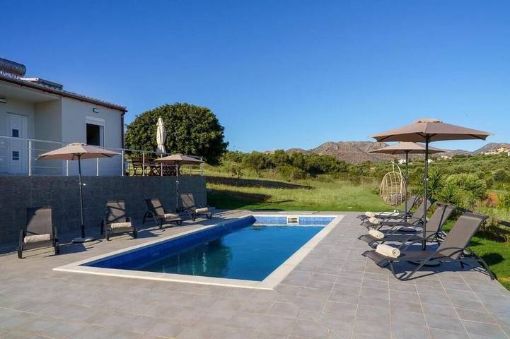 Ferienwohnung für 4 Personen, mit Pool und Balkon/Terrasse