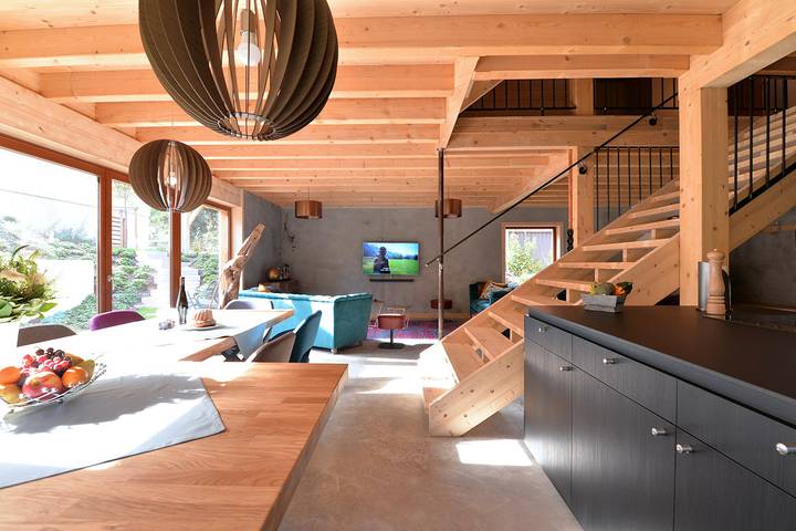 Gîte pour 8 personnes, avec terrasse et jardin ainsi que sauna et piscine à Bruebach