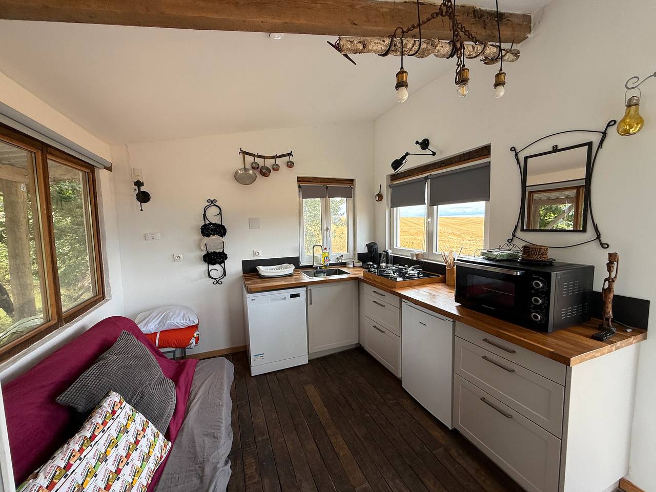 Entire holiday apartment, Tiny Home 'Bord De L'étang - Iri' with Lake View, Shared Pool and Private Terrace in Champsac, Périgord-Limousin Regional Nature Park