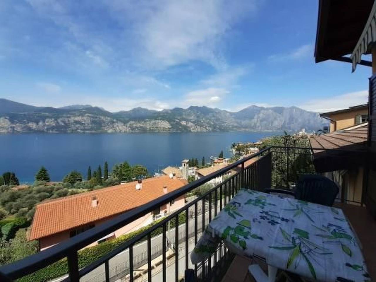 Appartement entier, Zwei-Zimmer-Wohnung mit Balkon und herrlichem Seeblick in Malcesine, Montagnes autour du lac de Garde