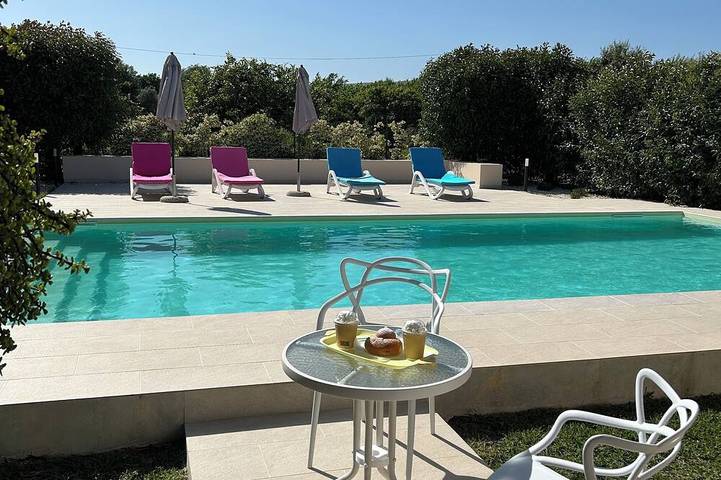 Detached villa with swimming pool a stone's throw from the sea between Avola and lido di Noto. in Cicirata, Avola