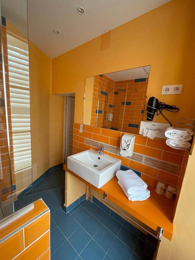 Hôtel pour 4 personnes, avec jardin et piscine à Granzay-Gript - 2