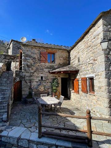 Location de vacances pour 4 personnes, avec vue ainsi que terrasse et vue sur le lac à Pourcharesses