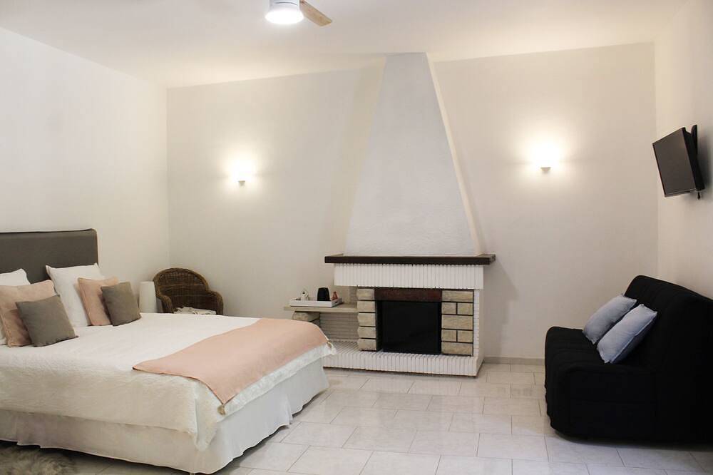 Peaceful, spacious and ideally located for family vacation.  in La Colle-sur-Loup, Region de Cannes