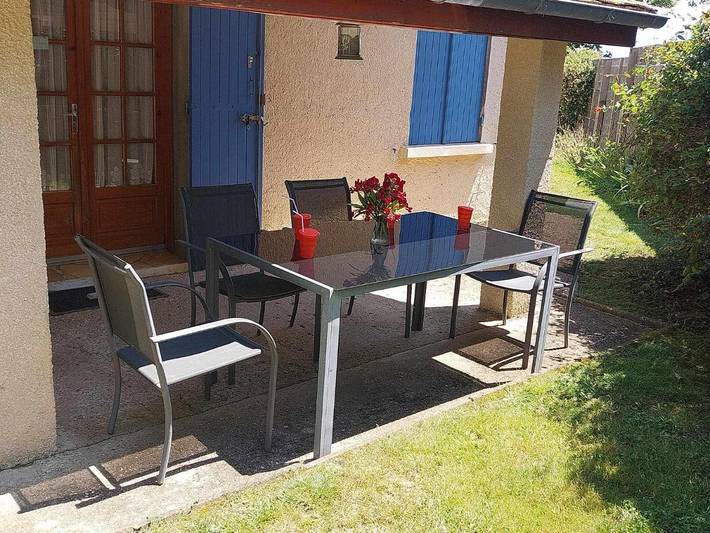 Location de vacances pour 4 personnes, avec vue ainsi que piscine et jardin à Monfaucon - 4