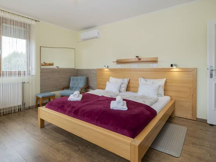 Ferienwohnung für 4 Personen, mit Balkon und Garten in Heviz