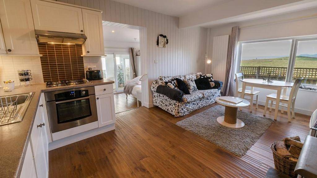Apartment - Ground Floor in Burton Bradstock, Dorset