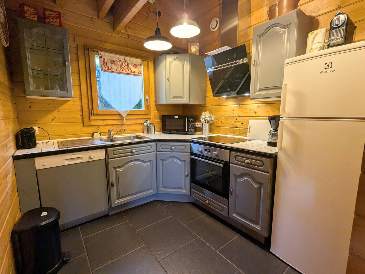 Comfortable chalet with terrace and wood stove, pets allowed in Le Tholy, Épinal region