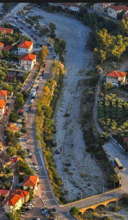 Gîte pour 5 personnes, avec jardin et vue dans Leonidion - 4