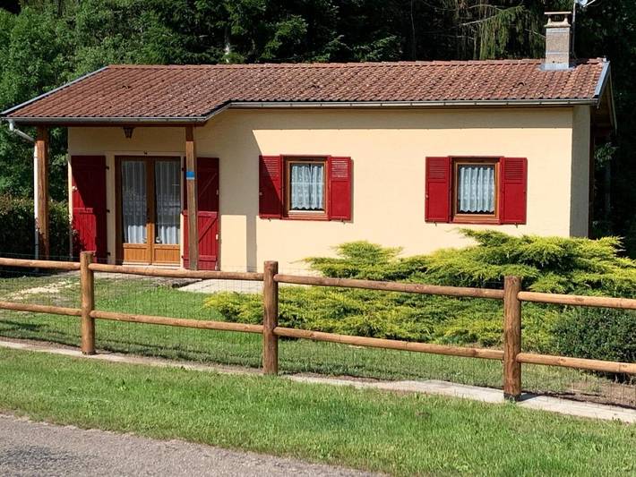 Location de vacances pour 4 personnes, avec Balcon et Terrasse ainsi que Jardin et Vue à Fontenoy-le-Château