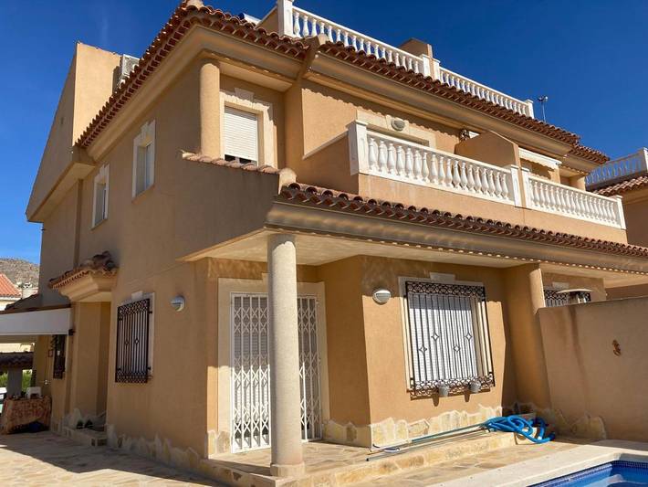 Ferienwohnung für 6 Personen, mit Terrasse und Pool sowie Ausblick