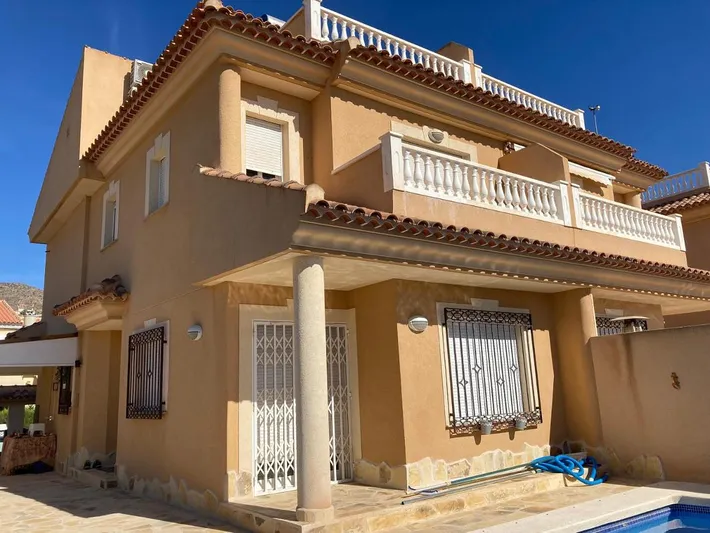 Apartamento de vacaciones para 6 personas, con piscina además de vistas y terraza - 1